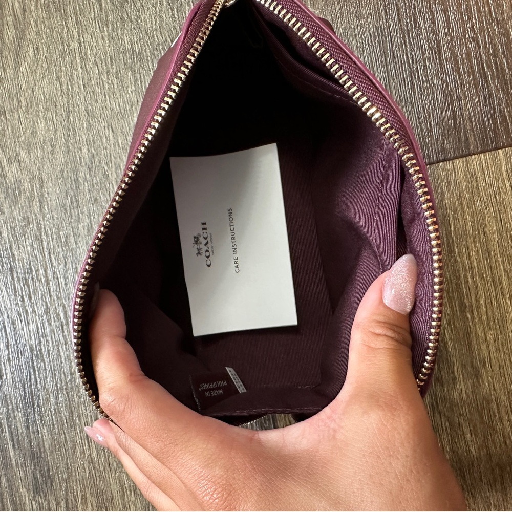 Coach makeup bag - Picture 3 of 7